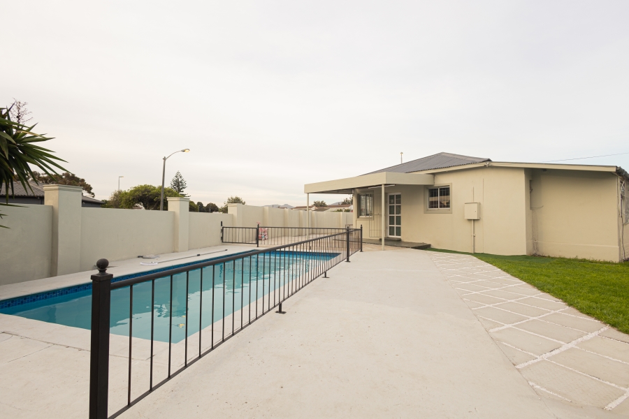 2 Bedroom Property for Sale in Ruyterwacht Western Cape